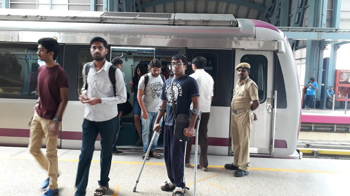 Udit Agarwal (with glasses) commutes by Metro from Indiranagar to M G Road with a lot of difficulty.