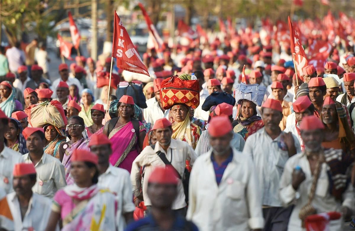 Farmers of All Indian Kisan Sabha (AIKS) march from Nashik to Mumbai to gherao Vidhan Bhawan on March 12, demanding a loan waiver, in Mumbai on Sunday. PTI Photo
