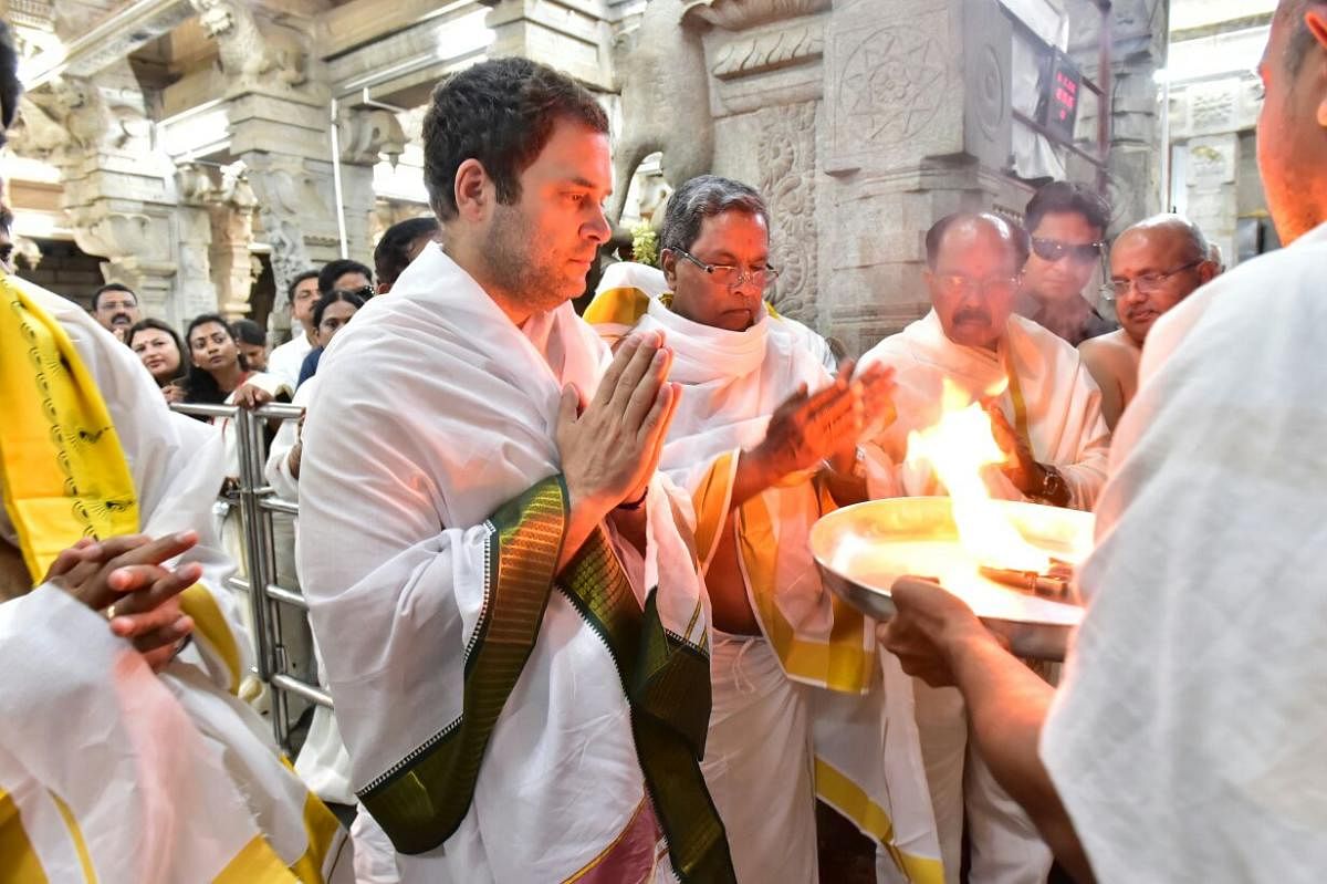Rahul Gandhi at Sringeri Sharadamba temple on Wednesday. Chief Minister Siddaramaiah and other leaders are with him. DH Photo.