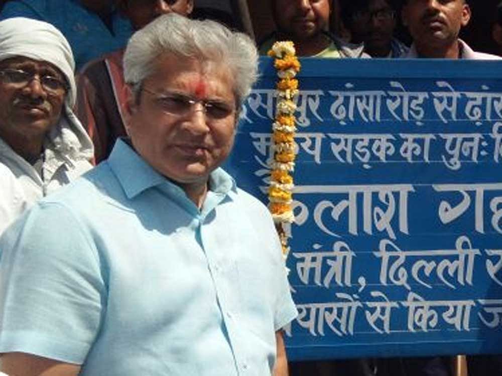 The Delhi High Court sought a response from the Centre on a plea by BJP MLAs seeking to remove AAP legislator Kailash Gahlot, who was disqualified for holding office of profit, as the city's transport minister.