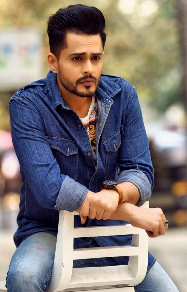 Television actor Shardul Pandit played the role of Maulik in the television show'Bandini'. He was also part of 'Kitani Mohabbat Hai' later on. Before becoming a VJ onStar CJ Alive and Zee TV, he was a well-known RJ in UAE. He was also the lead actor inthe television series 'Kuldeepak'.
