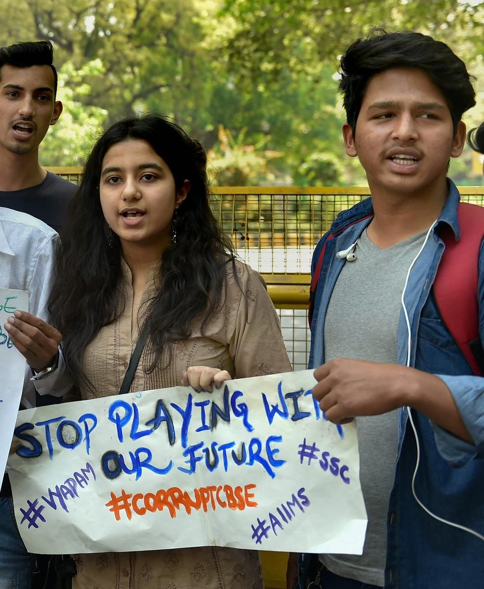 New Delhi: CBSE students protest over the alleged paper leak, at Jantar Mantar in New Delhi, on Thursday. The Central Board of Secondary Education has scrapped both Class 12 economics exam and Class 10 mathematics exam after the reports that students had been able to access the handwritten question papers. PTI Photo by Arun Sharma(PTI3_29_2018_000050B)