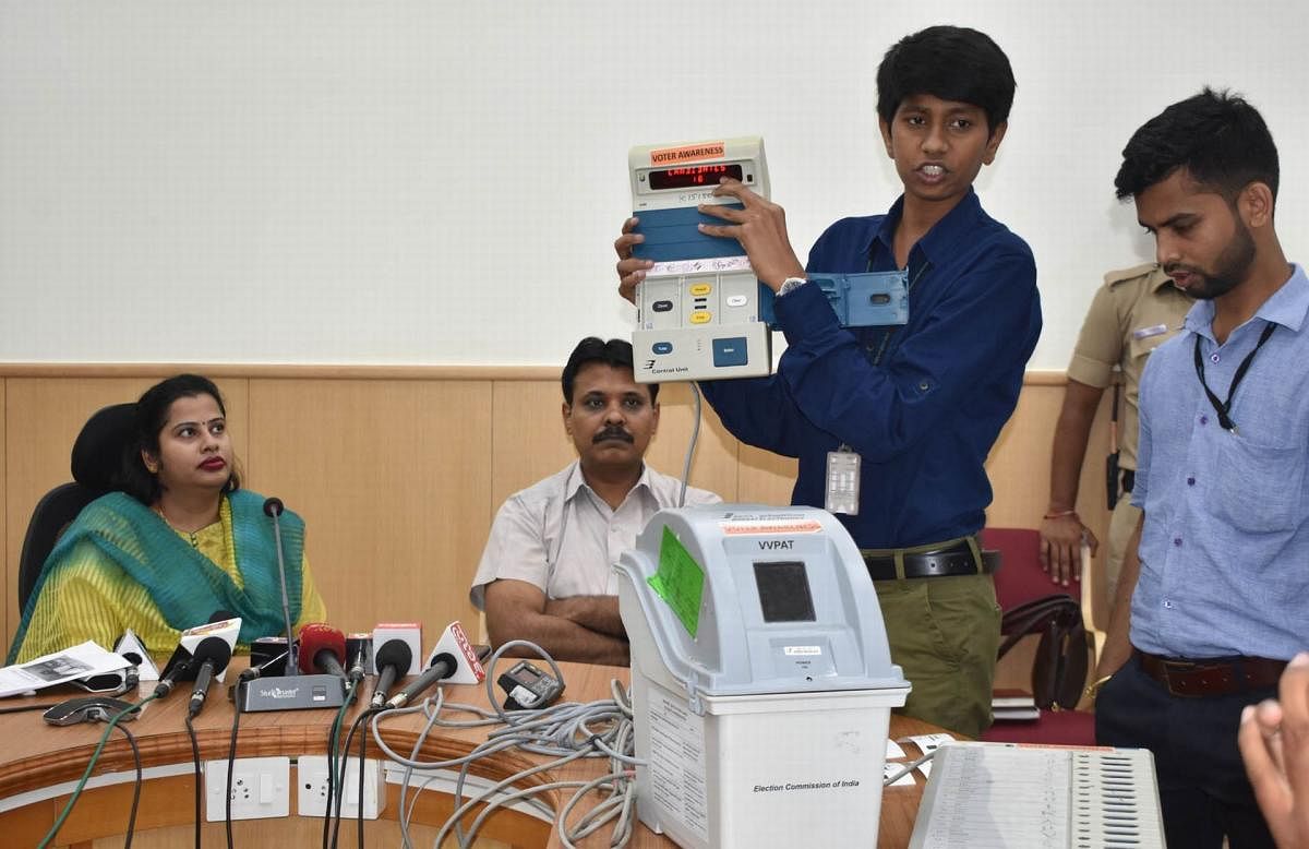 A demonstration on using EVM and VVPAT machines held at the DC's office, in Mandya, on Monday. Deputy Commissioner N Manjushri and Zilla Panchayat Chief Executive Officer Sharat are seen.