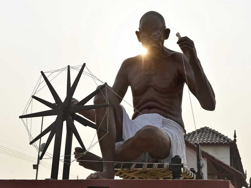 Man who protected Gandhi from rioters dead