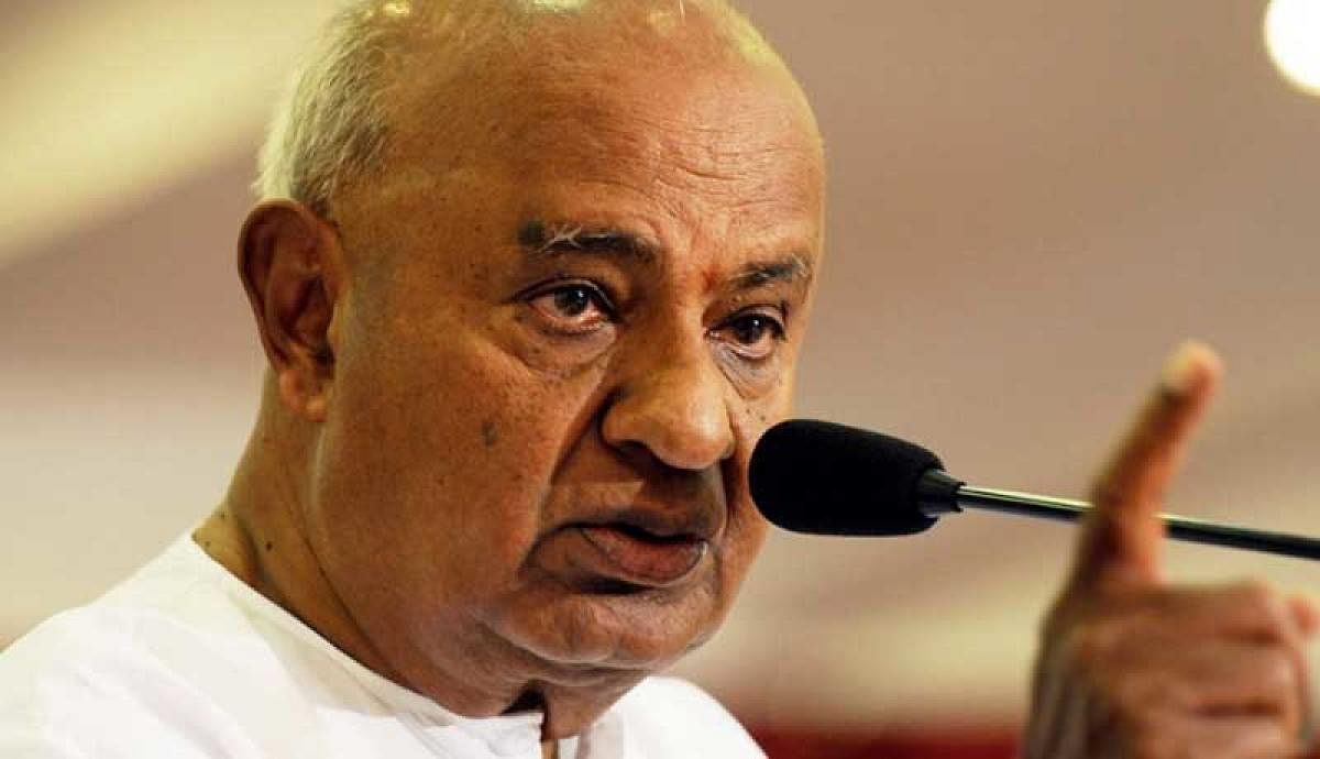 Former prime minister and JD(S) supremo H D Deve Gowda addresses party convention at Kengeri, Bengaluru, on Saturday.