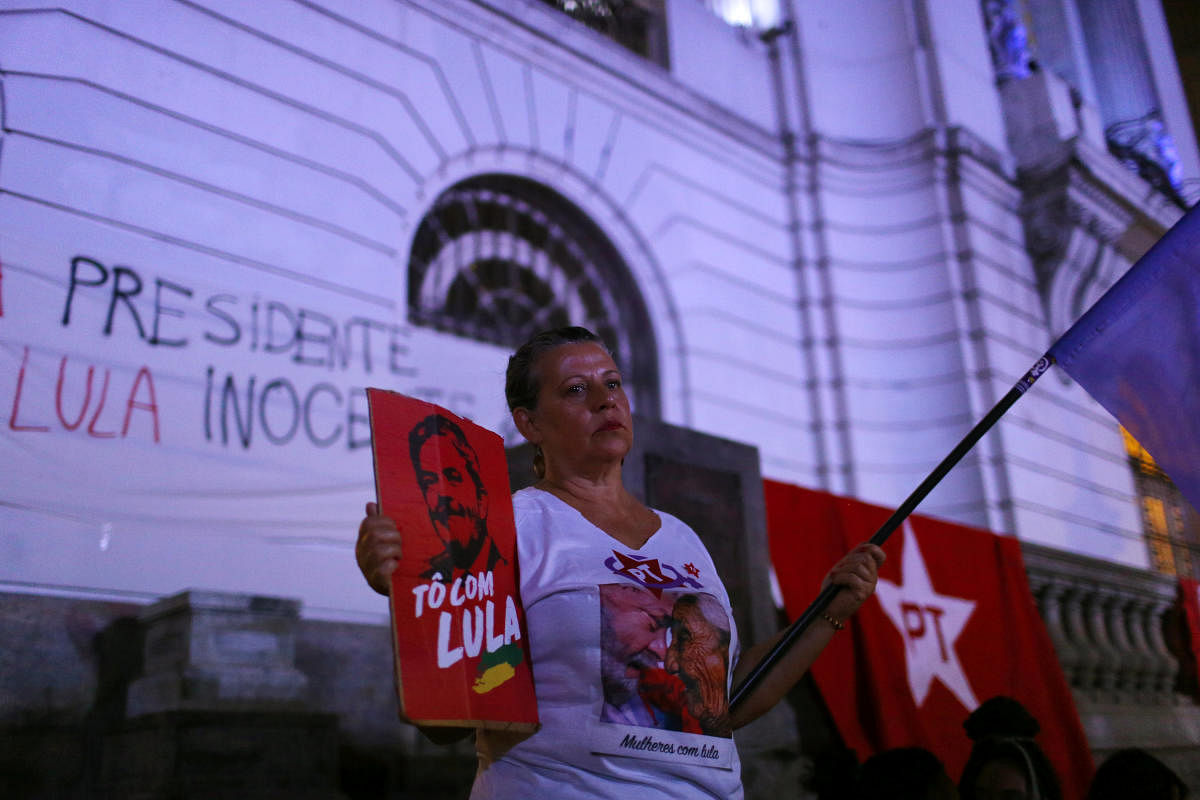 A supporter of former Brazil president Luiz Inacio Lula da Silva holds a cardboard that reads, 'I am with Lula', while the Supreme Court issues its final decision about his habeas corpus plea, outside the city council chamber in Rio de Janeiro, Brazil, on Wednesday. REUTERS