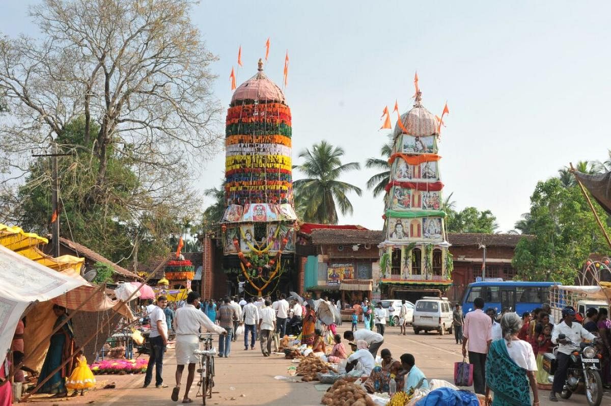 Madhukeshwara Temple in Banavasi has four chariots which are drawn inprocession in a week-long festival held every year.