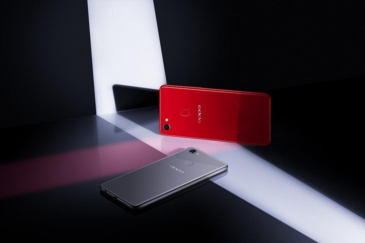Oppo F7 Red and Silver