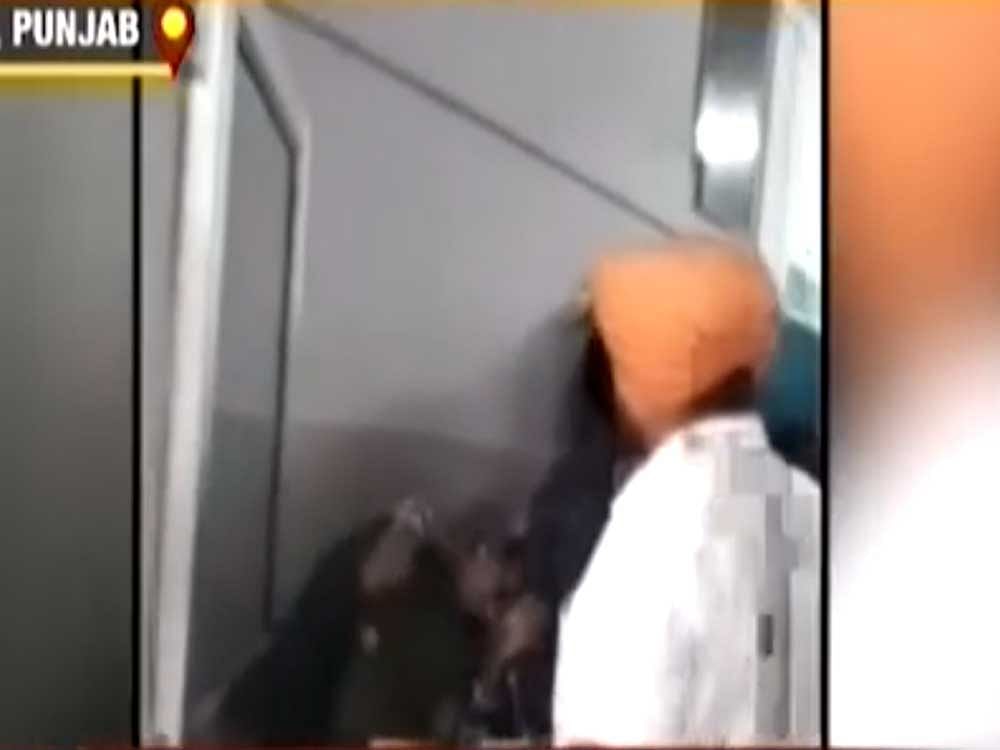 In the video, Khushaldeep can be seen pulling the woman by her hair, slapping and kicking her in front of police personnel at the hospital. Image: Screengrab