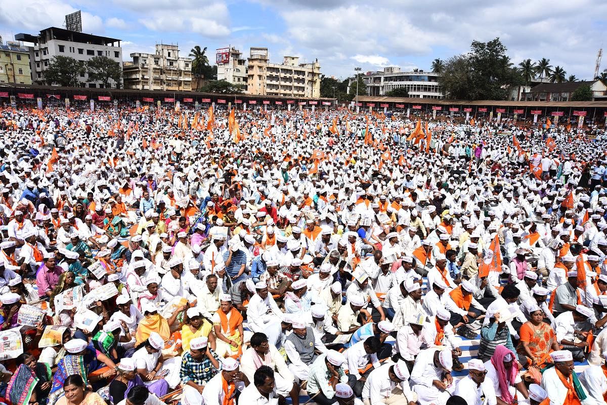 People from the Lingayat community attend a rally in Hubballi. DH File Photo