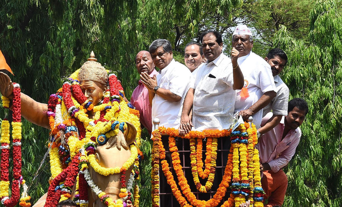 Jagadish Shettar after garlanding the statue of Basaveshwara