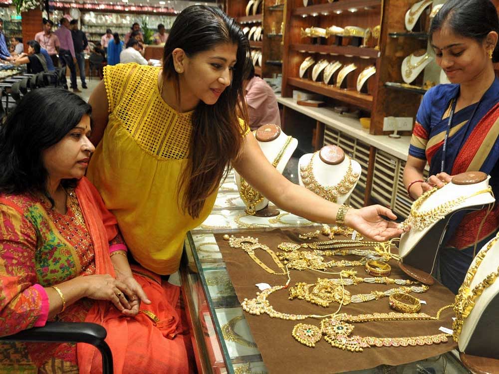 Thousands of people across the city were seen thronging jewellery shops on the occasion of Akshaya Tritiya on Wednesday. It is believed that materials of higher value bought on Akshaya Tritiya day would bring unending prosperity. DH file photo