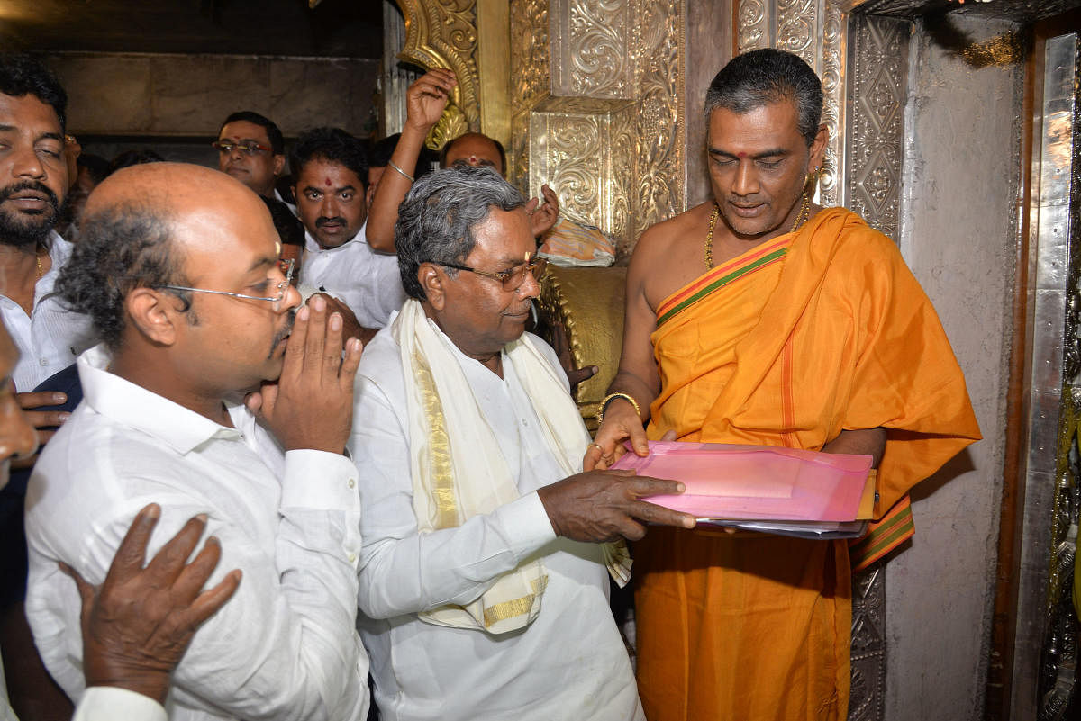 Chief Minister Siddaramaiah also offered puja at the temple. Earlier, Siddaramaiah and his son Dr Yathindra visited their native village Siddaramanahundi and offered puja at Siddarameshwara temple. Siddaramaiah also visited Chamundeshwari Temple atop the Chamundi Hill.