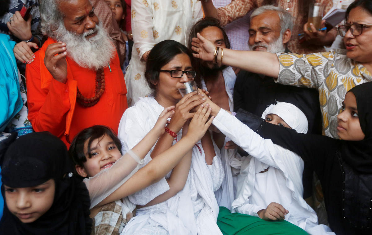 Girls offer juice to Swati Maliwal, chairperson of Delhi Commission for Women, to end her fast during her hunger strike protest demanding stricter laws for rape in India, in New Delhi, India, April 22, 2018. REUTERS 