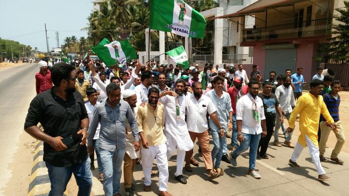 JD(S) candidate from Mangaluru K Ashraf take out a procession in Ullal before filing the nomination on Tuesday.