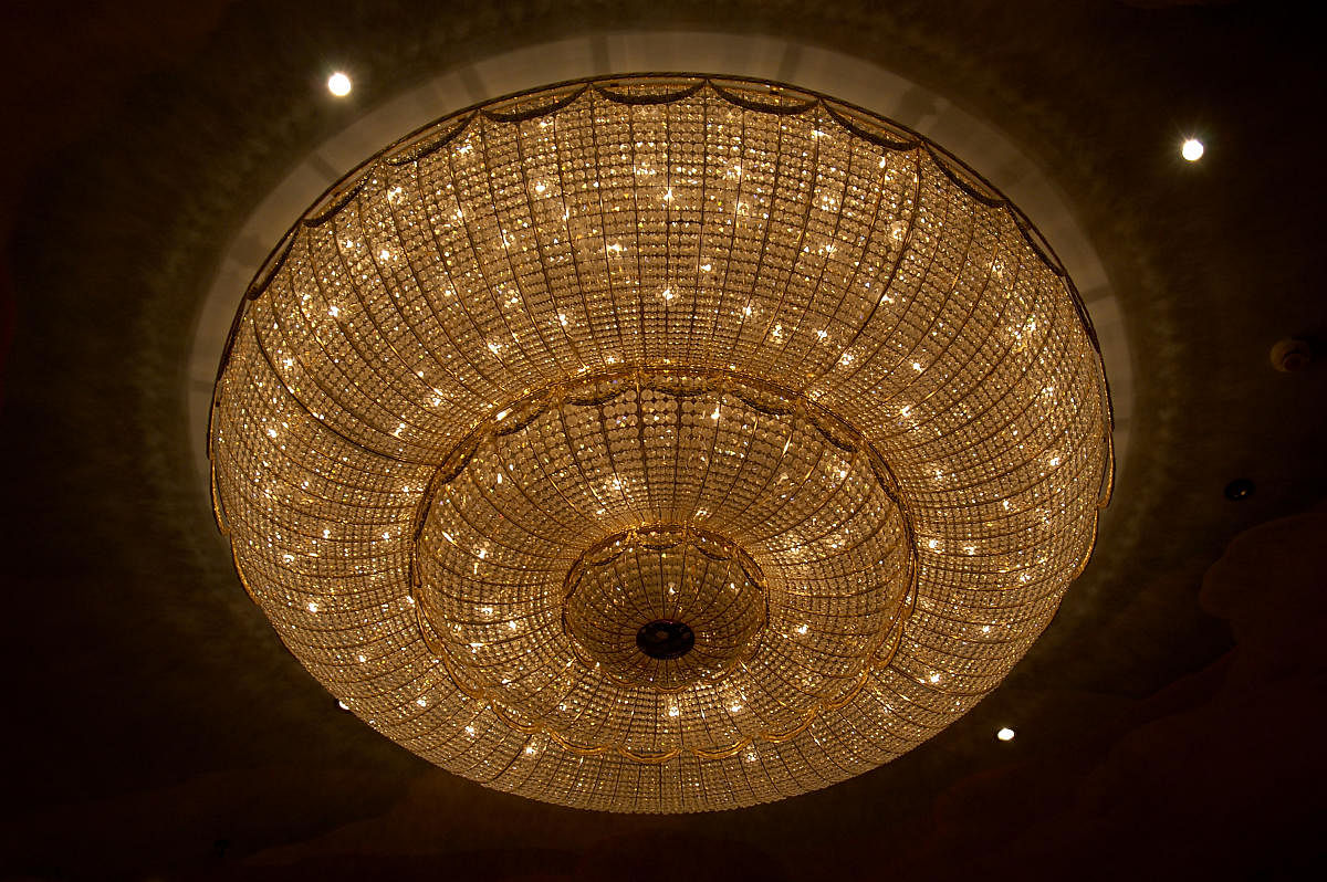 Chandeliers can be used for large rooms like the living room, dining room and open foyers because of their centrality.
