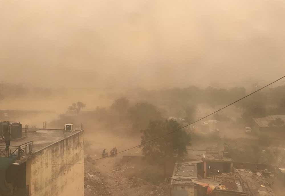 Twitter photo of a dust storm in Uttar Pradesh.