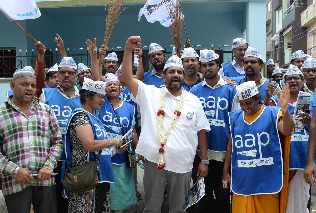 The group interacted with multiple candidates, including Prithvi Reddy from AAP.