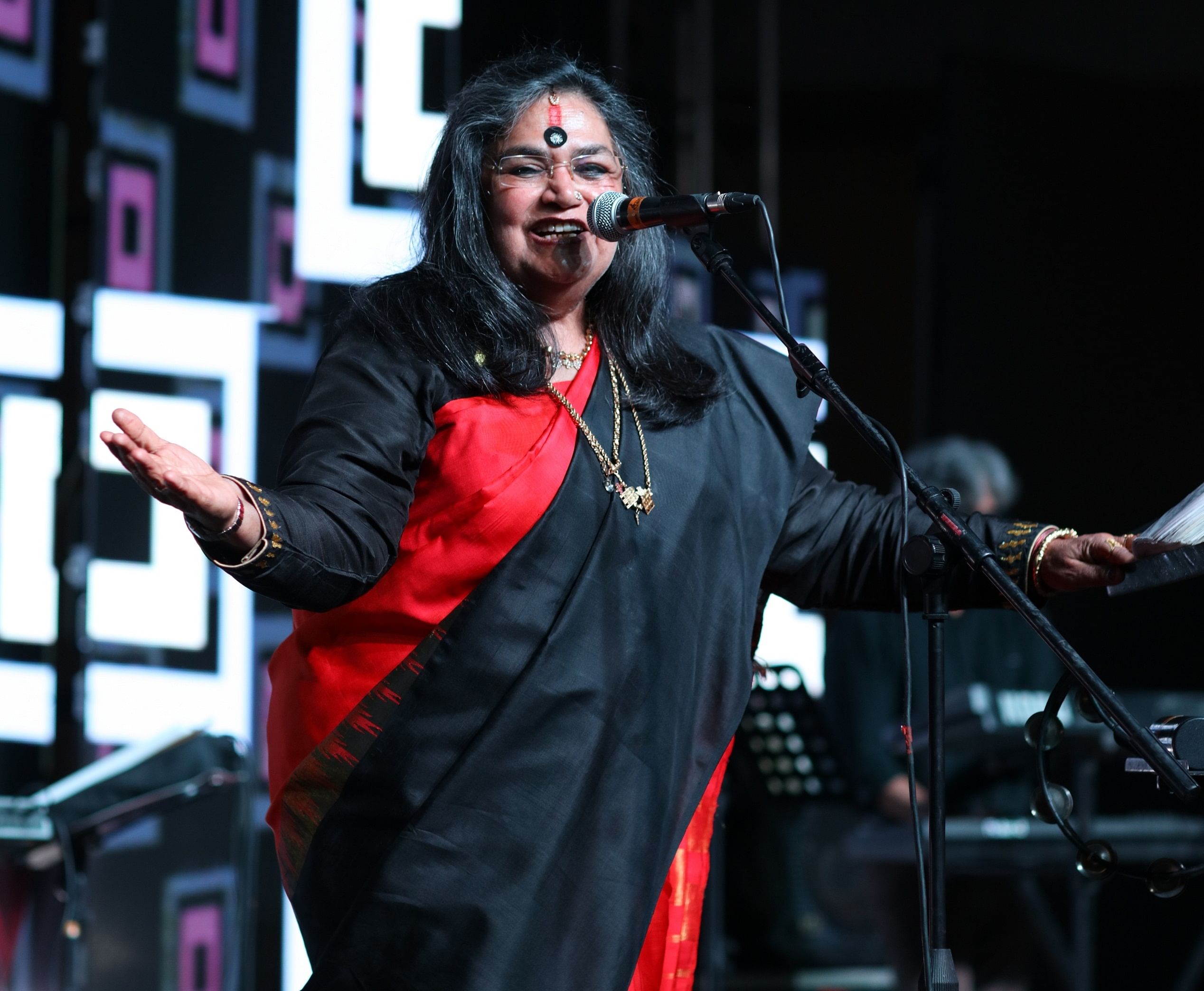 Usha Uthup sang pop and film songs at Phoenix MarketCity.