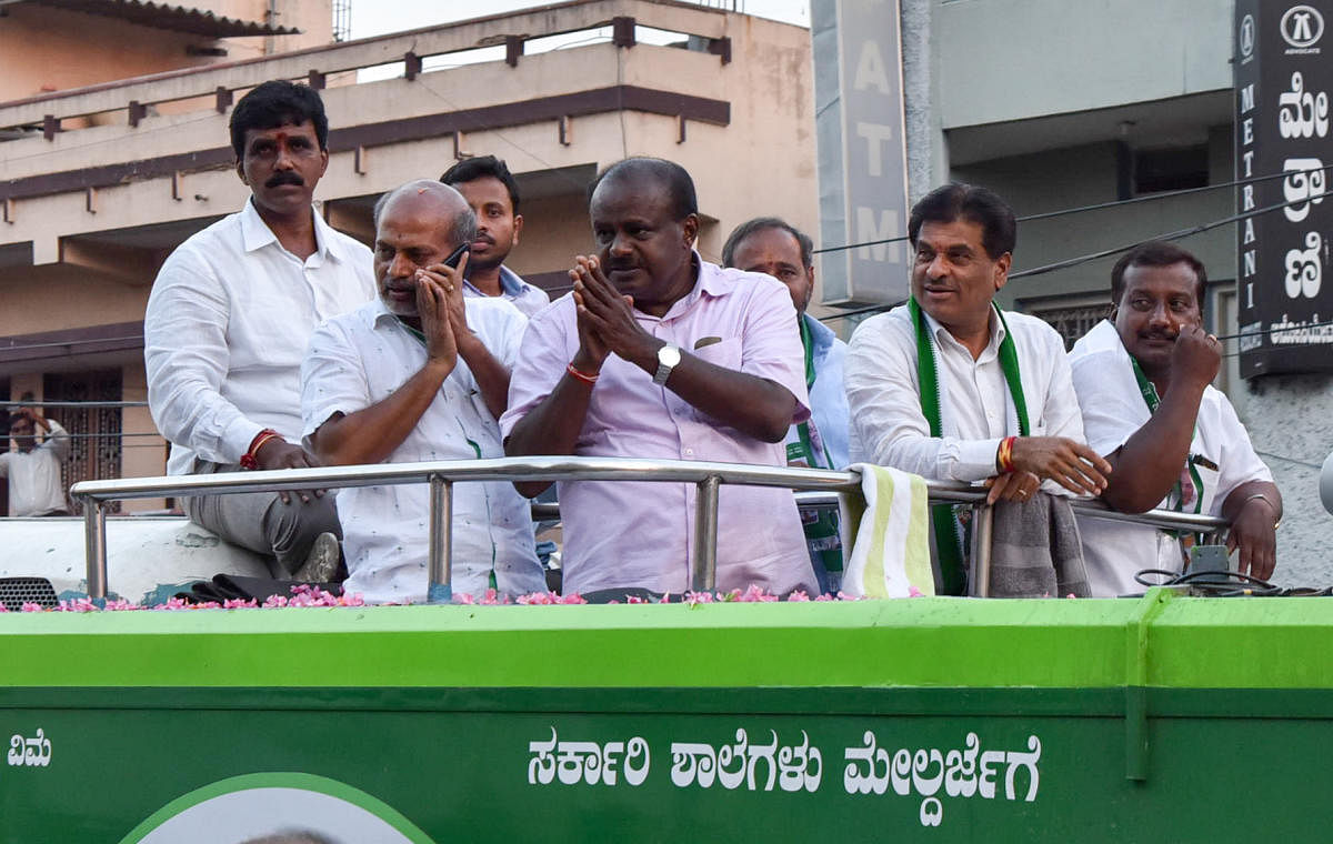 JD(S) State President H D Kumarsway, K S Rangappa, Sa. Ra. Mahesh takes out a road show Chamaraja assembly constituency, at K G Koppalu in Mysuru on Friday.-Photo by Savitha. B R