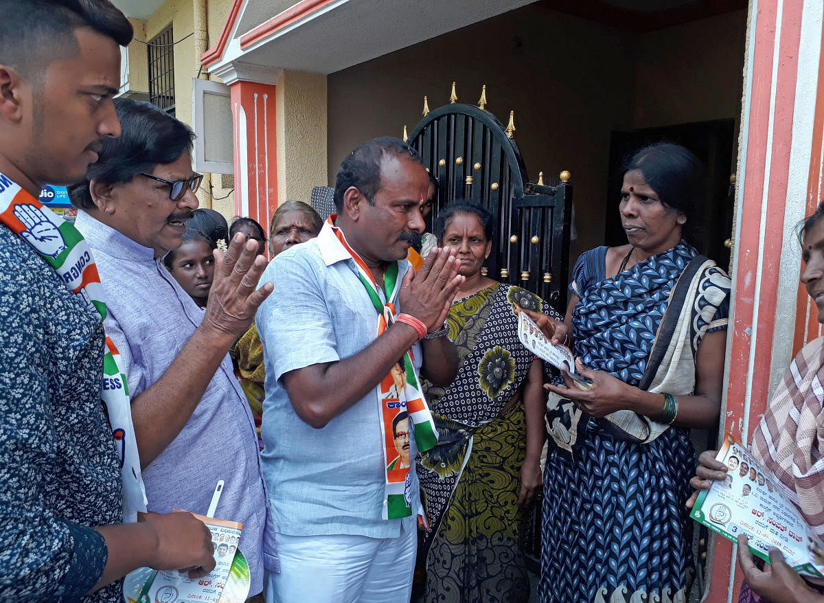 Mayor and Congress candidate, R Sampath Raj from C V Ramannagar assembly constituency, seeking votes at Old Byapanahalli in Bengaluru on Monday. Photo by Darshan Devaiah B P