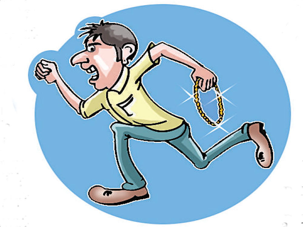 In the first incident, a 41-year-old software engineer was robbed of his jewellery near Kaikondrahalli lake on May 7. DH file photo for representation. 