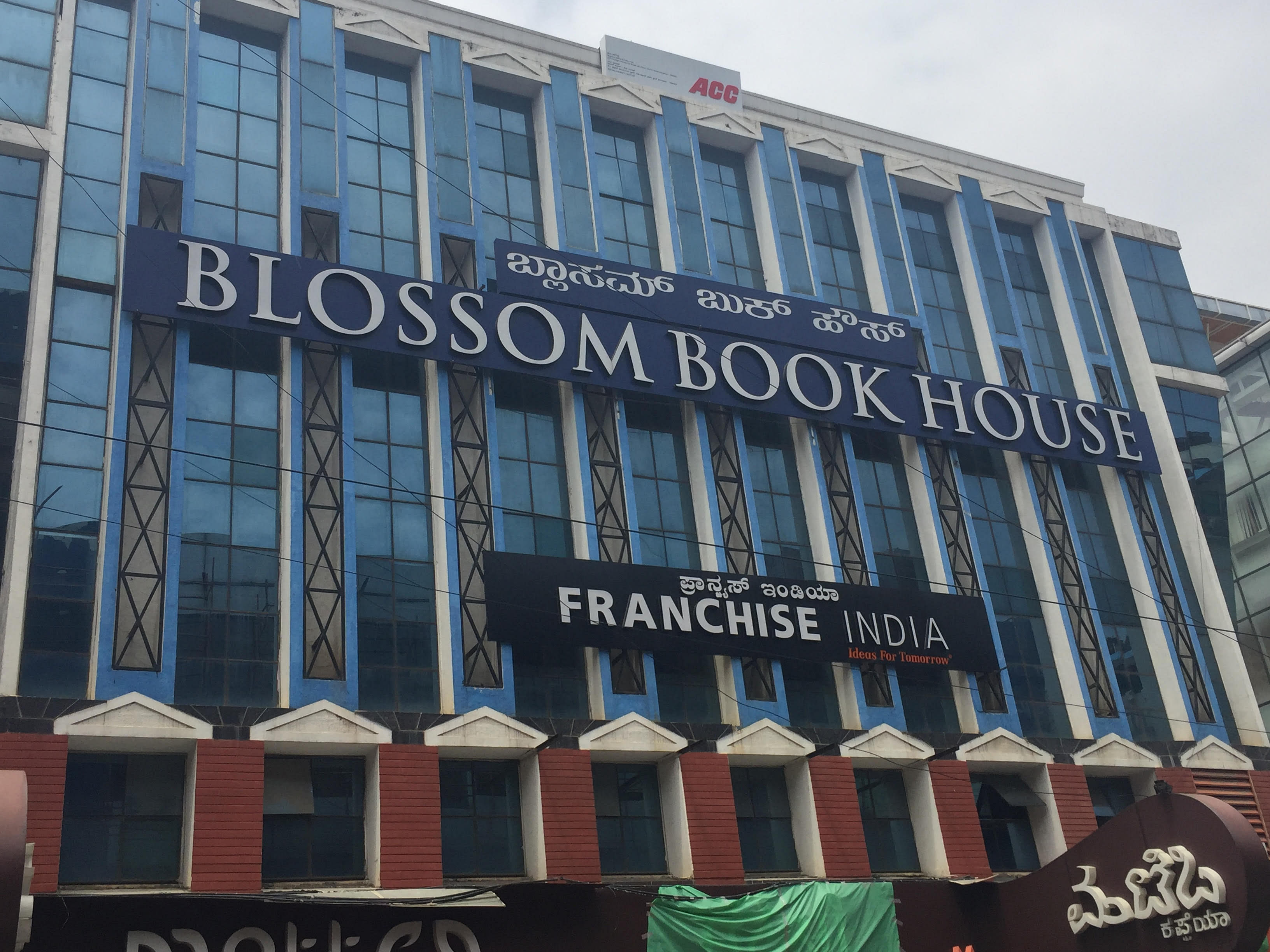 Blossom Book House is one of the places which doesn’t sell Kindle till now.