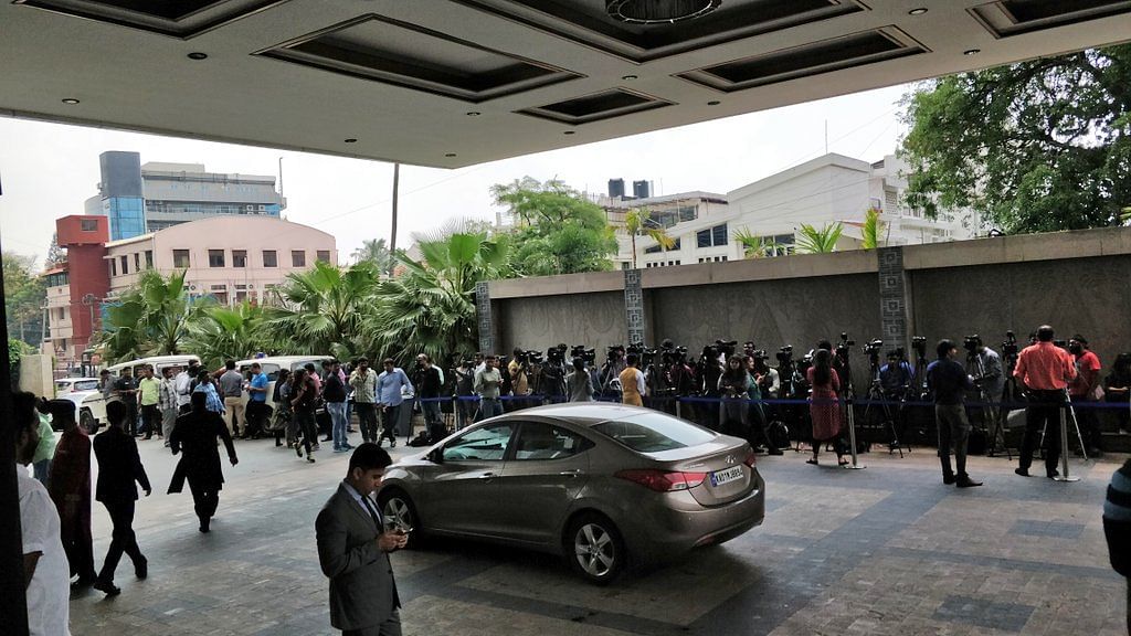 JD(S)MLAs and party workers arrive at the Shangri-La hotel in Bangalore's Vasantnagar. Meanwhile the INC Karnataka is holding a meeting in their headquarters at Queens Road. DH photo