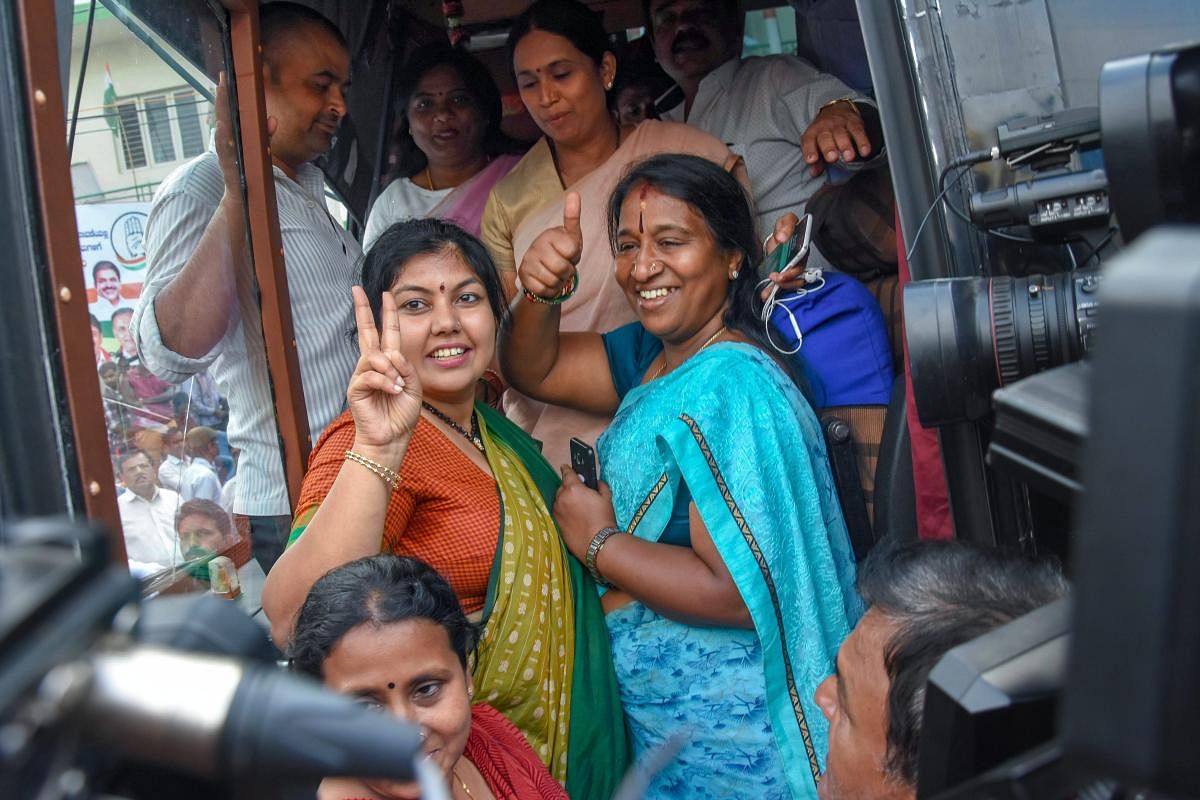 Bengaluru: Congress MLAs and supporters board a bus outside the KPCC office in Bengaluru on Wednesday. Congress extended the support to JD(S) to form the new Government in Karnataka. (PTI Photo)(PTI5_16_2018_000199A)