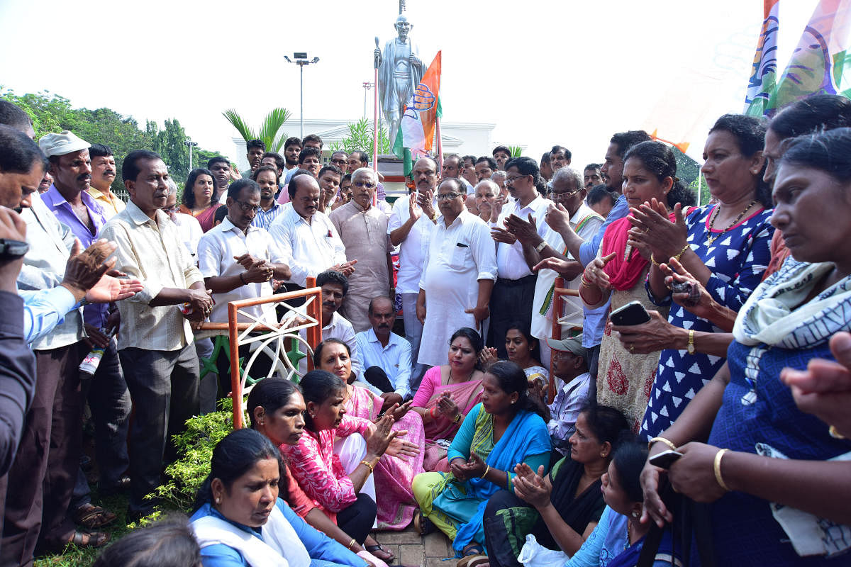 District Congress Committee staged a protest against Governor for not allowing the Congress and JD(S) coalition to form the government. They staged a demonstration in front of the Mahatma Gandhi statue at Town Hall Park in Mangaluru on Thursday.