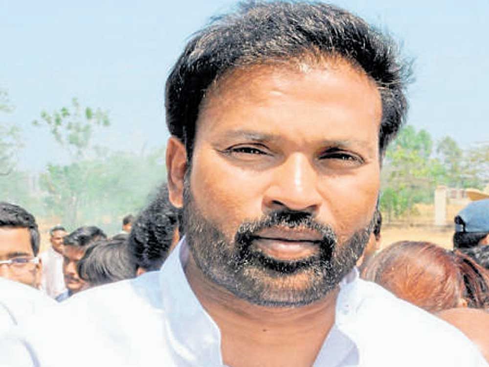 BJP legislator from Molkalmuru B Sriramulu
