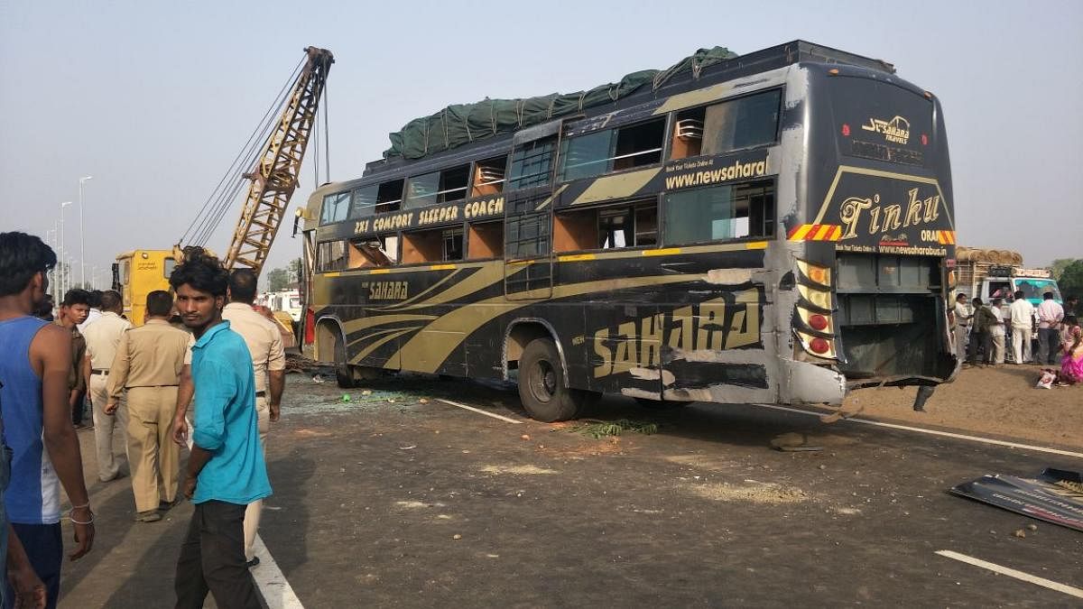 The private bus was on its way to Ahmedabad in Gujarat from Banda in Uttar Pradesh when it hit the truck's rear side on a road near Ruthiyai town around 4.30 am. (Image courtesy: @bhopalkibittan/Twitter)