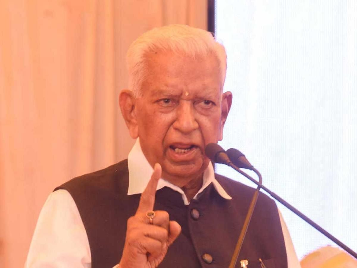 The Supreme Court on Tuesday refused to accord an urgent hearing to a plea filed by Akhil Bharat Hindu Mahasabha (ABHM) challenging Governor Vajubhai Vala's decision to invite the Congress-JD (S) combine to form a government in Karnataka. DH file photo