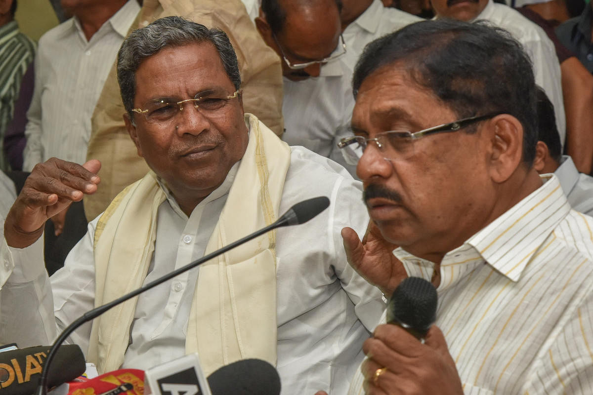 Former chief minister Siddaramaiah and Deputy Chief Minister and KPCC chief G Parameshwara left for New Delhi along with other leaders. DH file photo