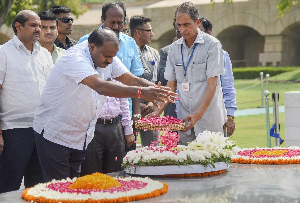 Karnataka Chief Minister H D Kumaraswamy pays tribute to Mahatma Gandhi at his memorial Rajghat in New Delhi on Monday. (PTI)