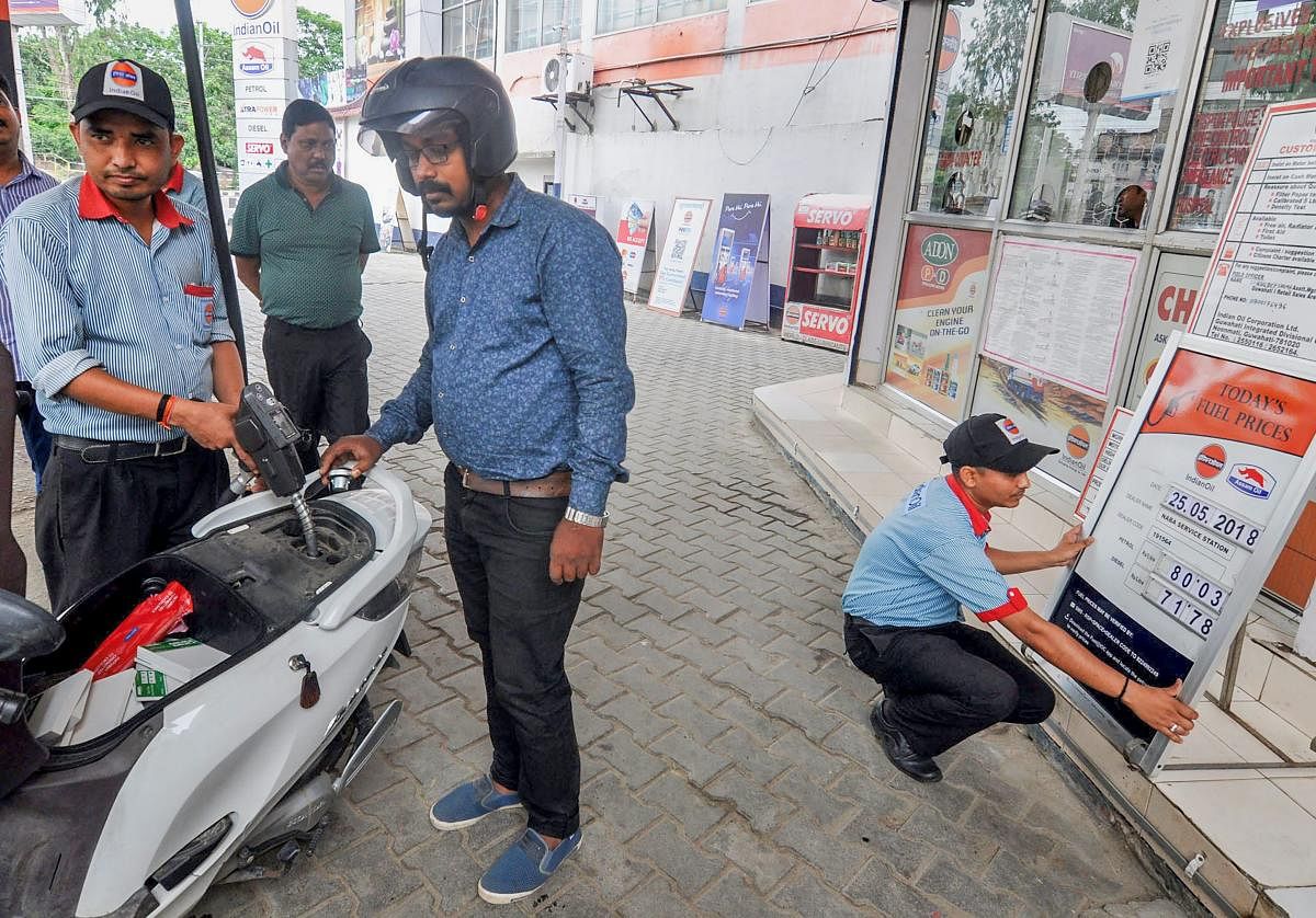 Petrol in Delhi now costs Rs 78.35 a litre, down from Rs 78.42, according to a price notification issued by state-owned oil firms. (PTI file photo)