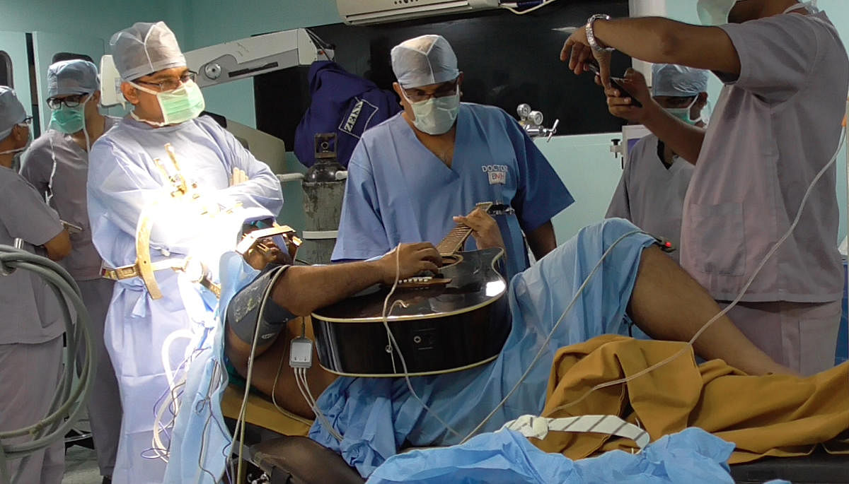 The 31-year-old Bangladeshi guitarist Taskin underwent the second such surgery in India, where he played the guitar as surgeons operated on him.