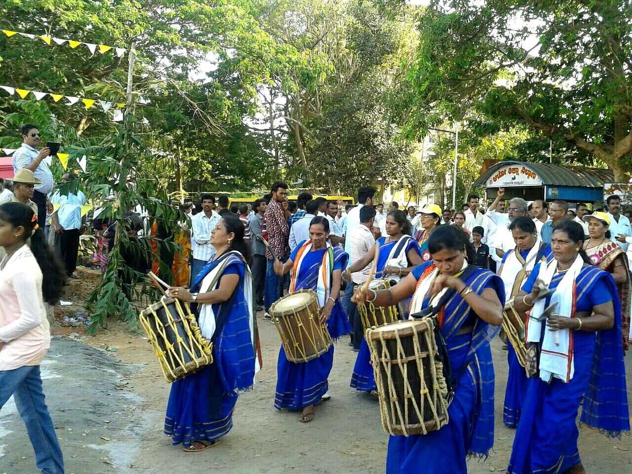 Members of Bannanje Mahila Kala Mandali performing ‘chande’