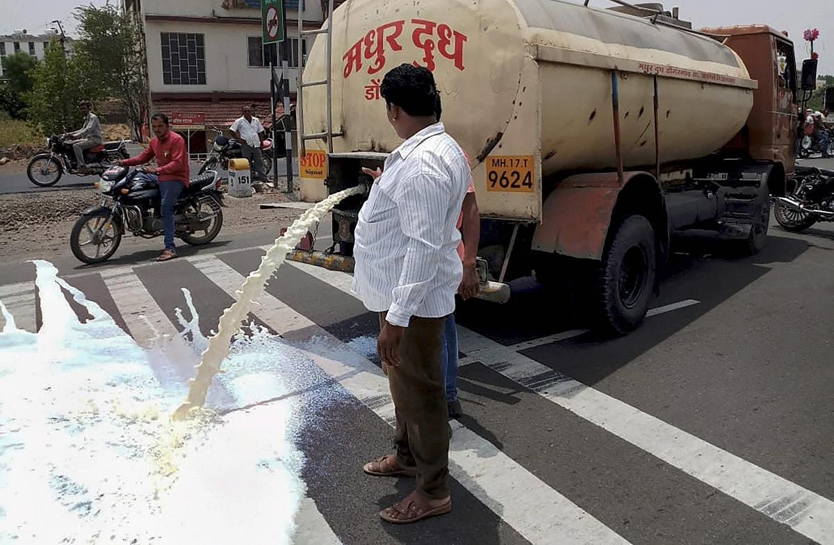 Pune: Farmers from Ahmednagar spill milk down a road during a state-wide protest, in Pune on Friday, June 01, 2018. Farmers today launched a 10-day-long agitation as part of a nationwide strike to press for their demands, including waiver of loans and the