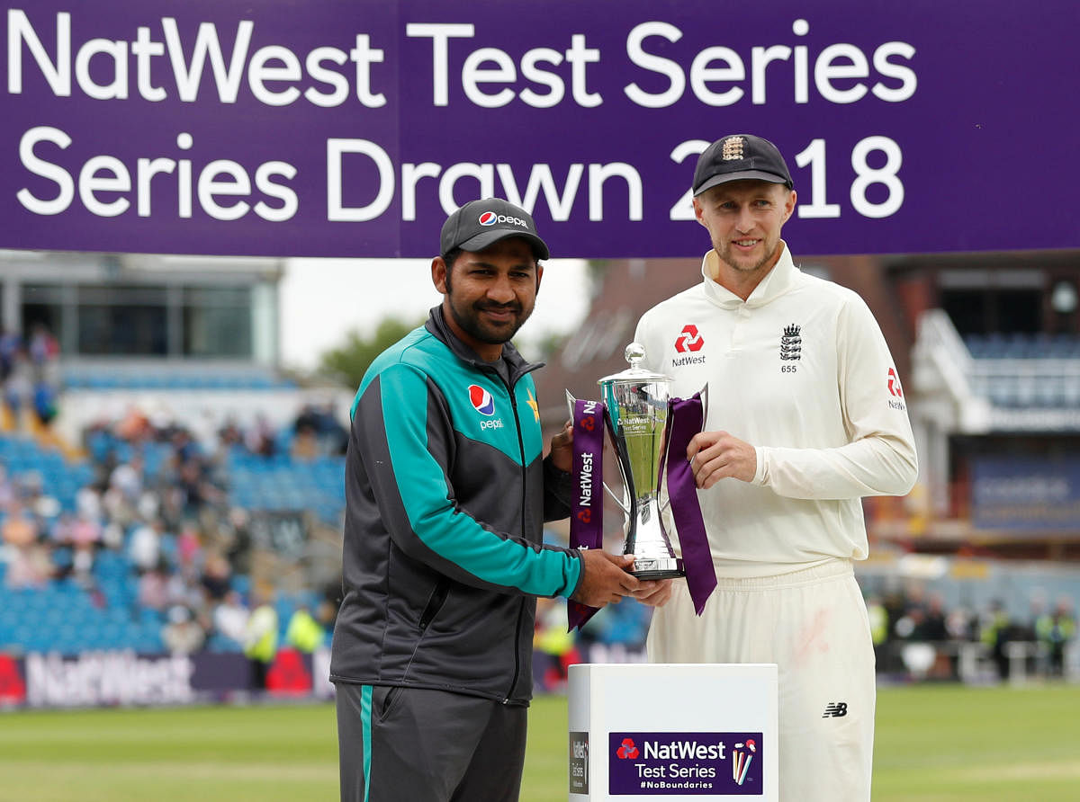 England's Joe Root (right) and Pakistan's Sarfraz Ahmed with the trophy after the two-match Test series ended in a draw. Reuters 