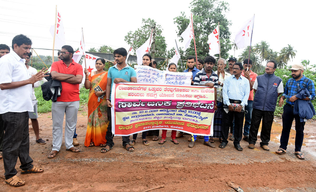 DYFI activists stage a protest at 4th Mile in Bangra Kuloor, Mangaluru, on Sunday.