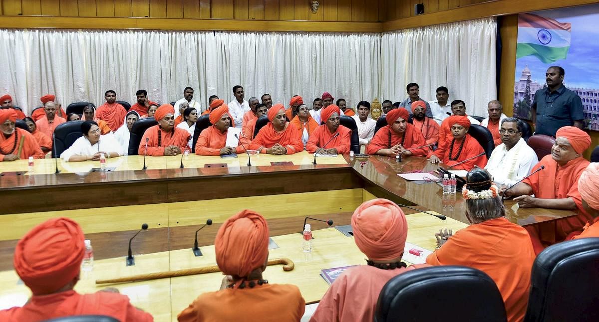 A file photo of former chief minister Siddaramaiah meeting the seers of the Lingayat community at the Vidhana Soudha in Bengaluru. DH file photo
