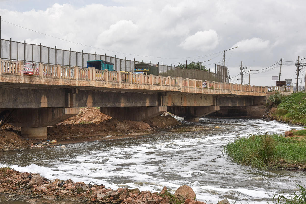 Foam seen at the Varthur Lake on Wednesday. DH Photo/S K Dinesh