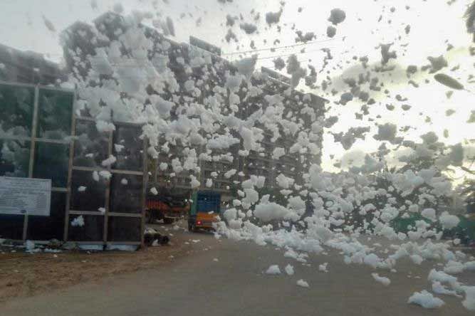 Foam is seen flying out of Bellandur Lake on Wednesday. DH Photo