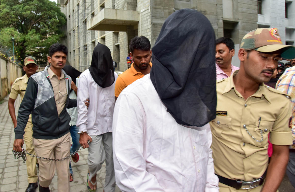 The suspects in the Prof Bhagwan case being taken to the Additional Chief Metropolitan Magistrate’s Court in Bengaluru on Thursday by SIT officials, who are seeking custody to quiz them in the Gauri Lankesh murder case. DH Photo/B H Shivakumar
