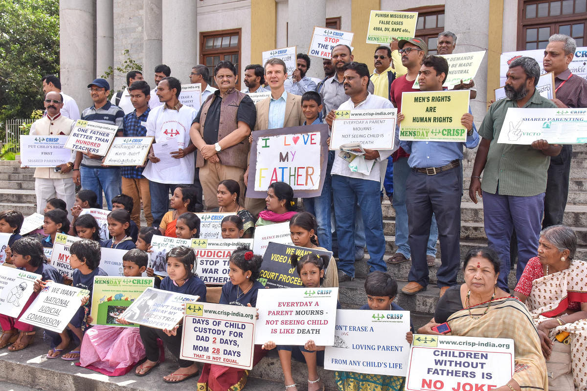Members of Children’s Rights Initiative for Shared Parenting stage a protest demanding rights for fathers on the eve of Father’s Day, in front of Town Hall on Saturday. DH PHOTO/SK DINESH