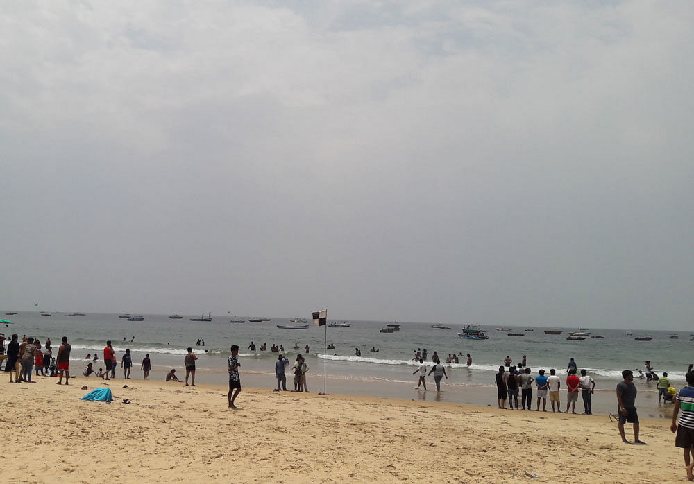 The Goa government had last month issued an advisory asking tourists to refrain from swimming in sea waters along beaches for four months starting from June 1. (DH file photo)