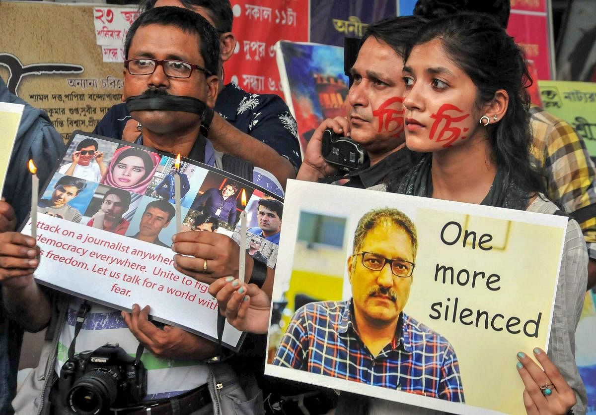 Journalists stage protest against the Shujaat Bukhari in Kolkata. (PTI file photo)