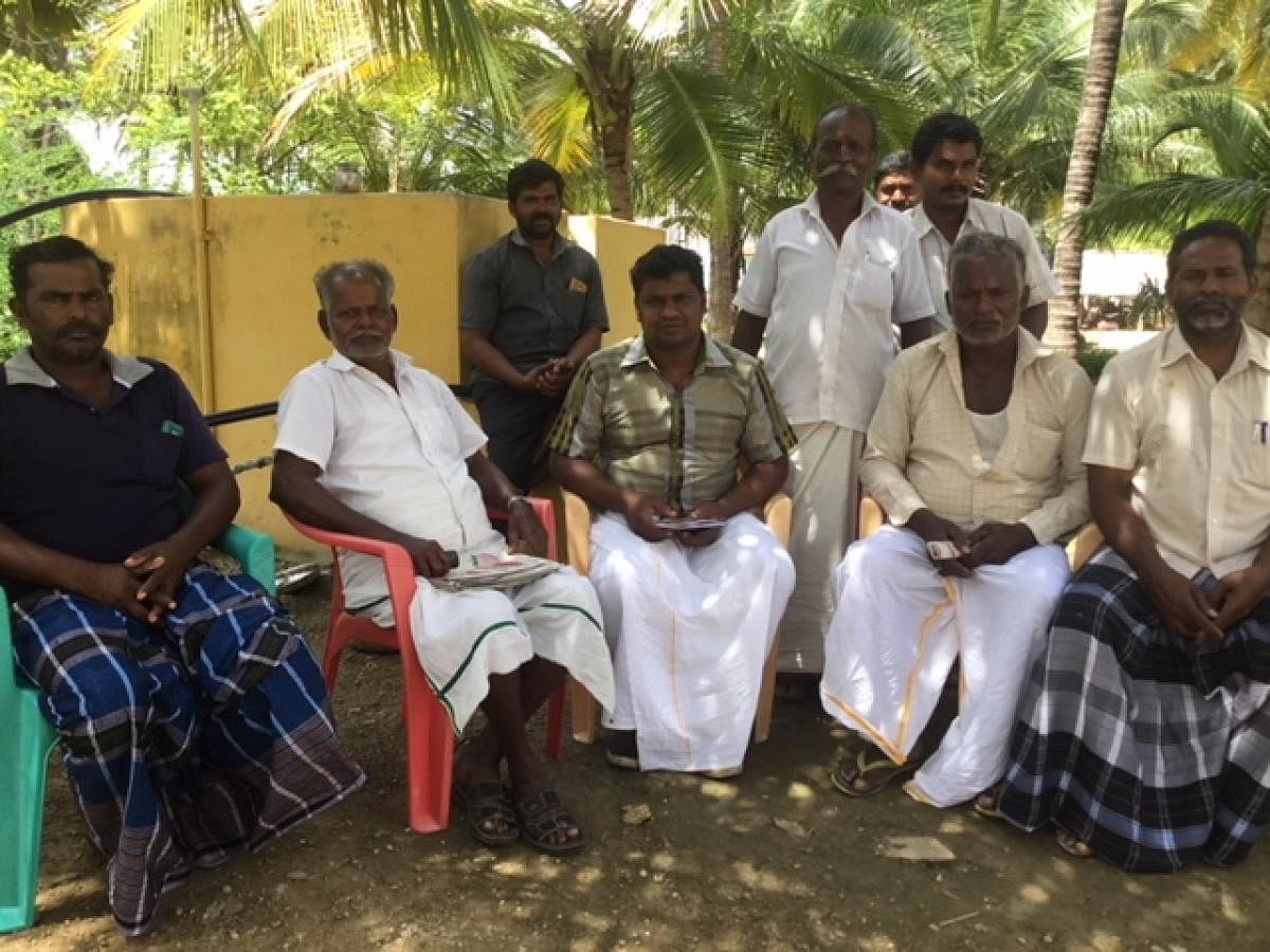 People from Kuppanur and nearby villages discuss the impact of the Salem-Chennai Expressway project. DH Photo/ETB Sivapriyan
