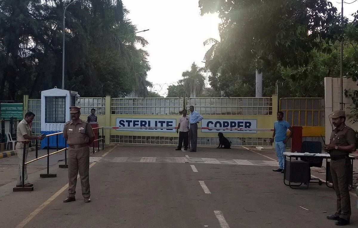 Police stand gurad outside a copper smelter controlled by London-listed Vedanta Resources in Thoothukudi, Reuters file photo